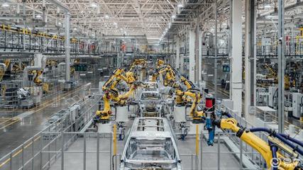 從車間到車展,問界開始走向海外